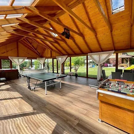 Holiday home Zdunlandia Dom Nad Jeziorem, Jacuzzi, Kort, Basen *