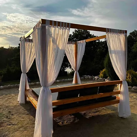 Zdunlandia Dom Nad Jeziorem, Jacuzzi, Kort, Basen Holiday home