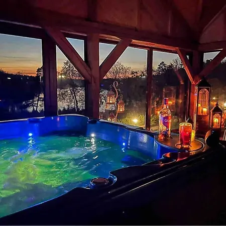 Holiday home Zdunlandia Dom Nad Jeziorem, Jacuzzi, Kort, Basen